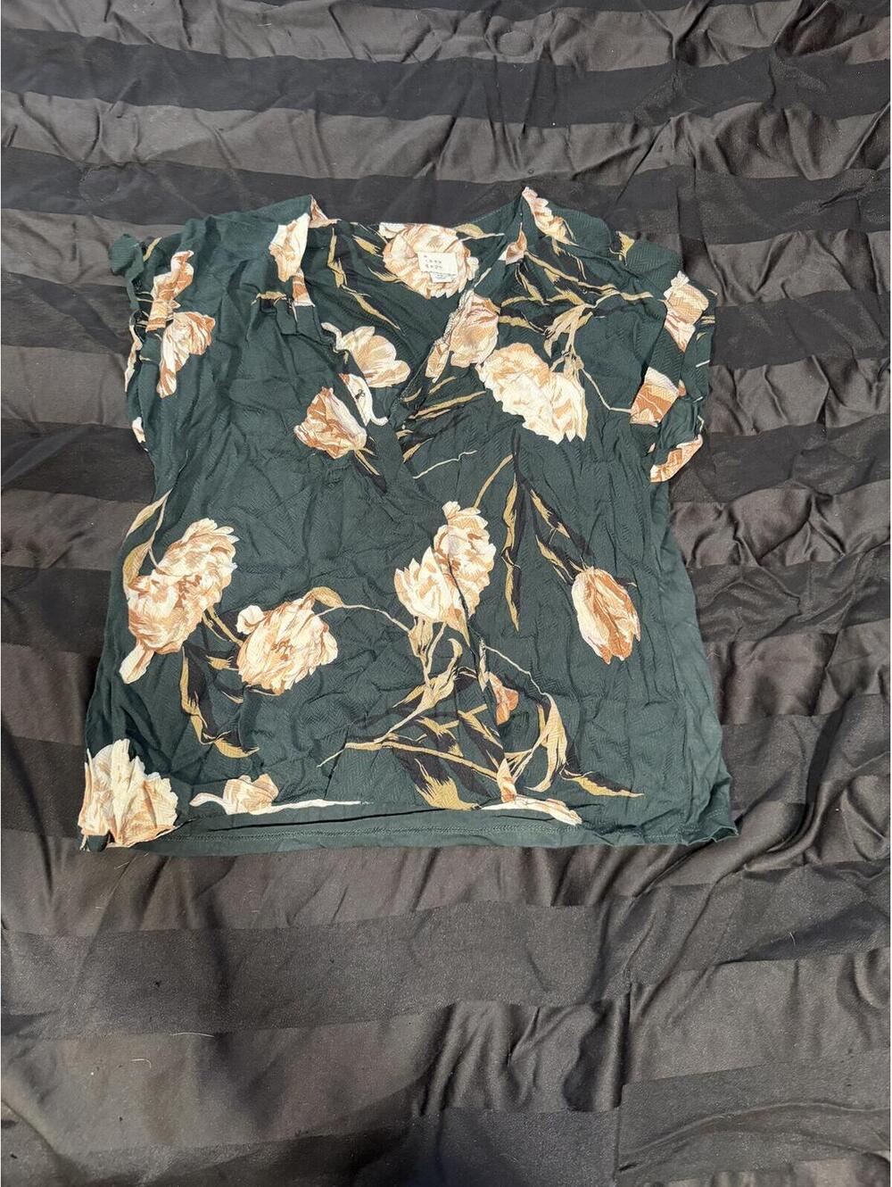 A‎ New Day Floral Wrap Top XS Green Boho Lightweight Blouse